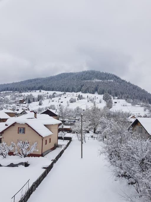 Apartamento Garsoniera Emilia Câmpulung Moldovenesc Exterior foto