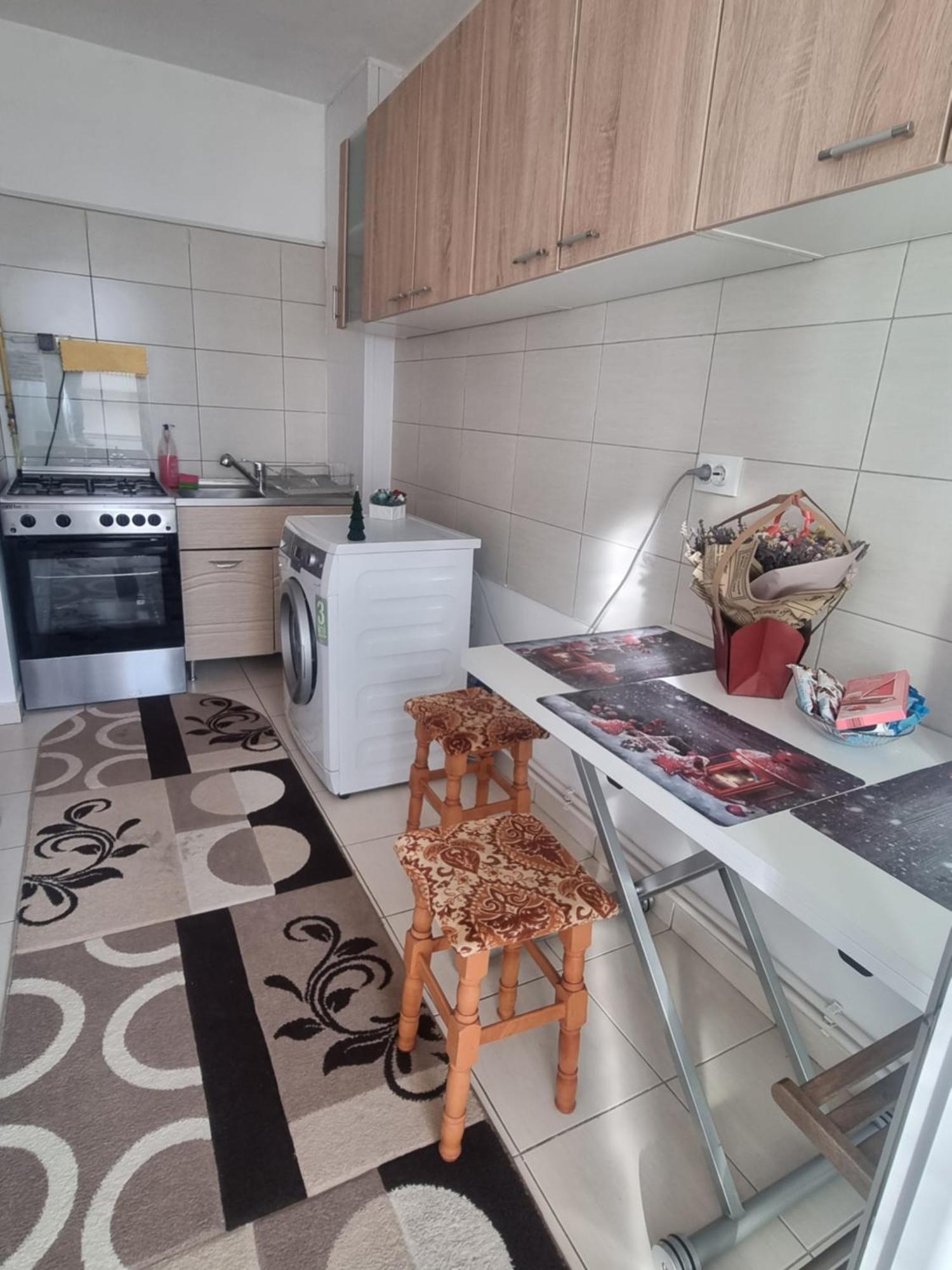 Apartamento Garsoniera Emilia Câmpulung Moldovenesc Habitación foto